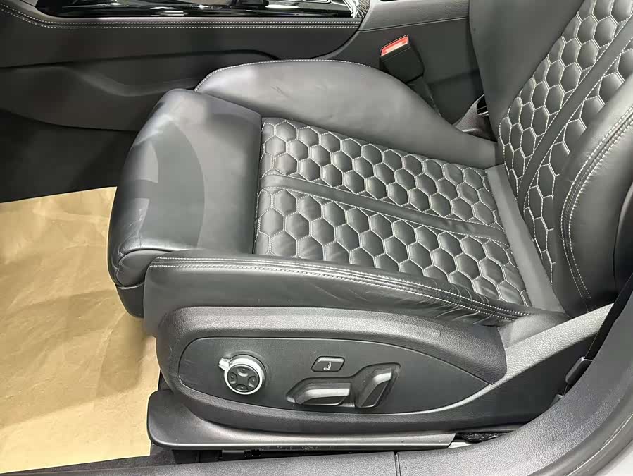 Audi RS 4 2021 car image #16