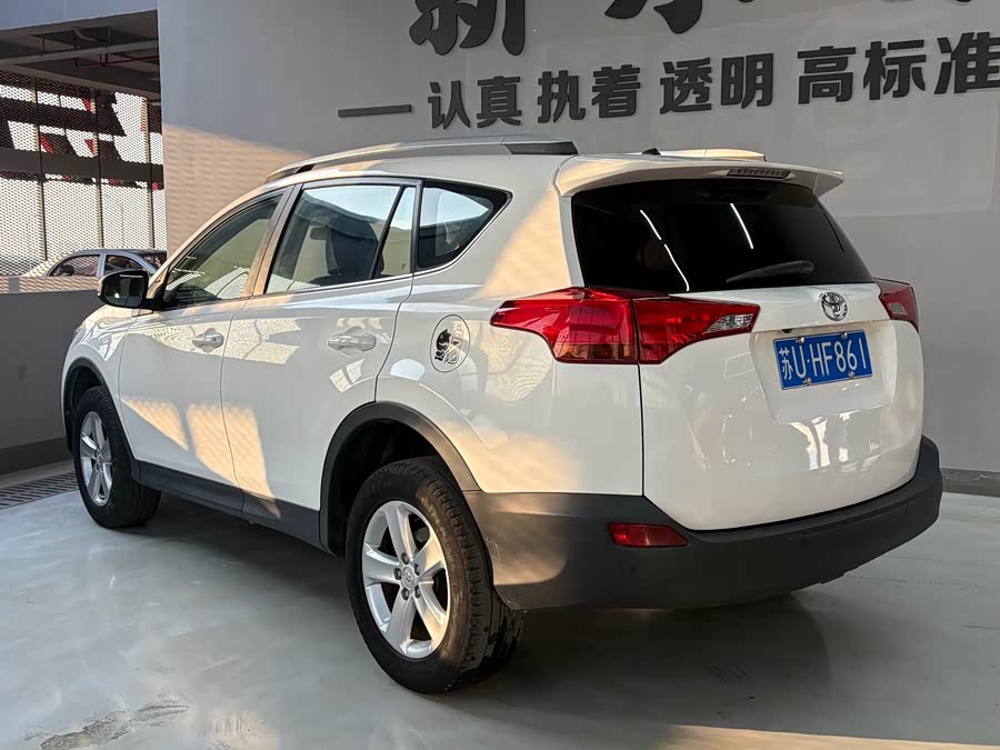 Toyota RAV4 2015 car image #16