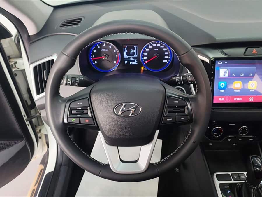Hyundai ix25 2018 car image #16
