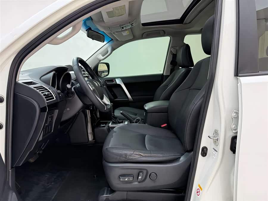 Toyota Land Cruiser Prado 2017 car image #16