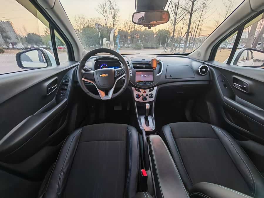 Chevrolet Tracker 2015 #16 Chevrolet Tracker 2015 car image #16