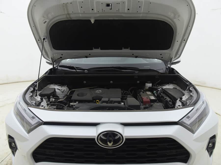 Toyota RAV4 2023 car image #16
