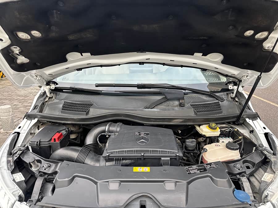 Mercedes-Benz V Class 2017 immagine di auto #16