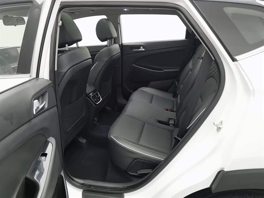 Hyundai Tucson 2021 car image #16