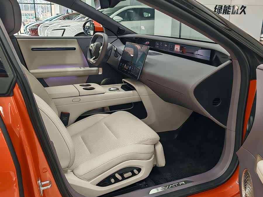 Avatr 06 2025 car image #16