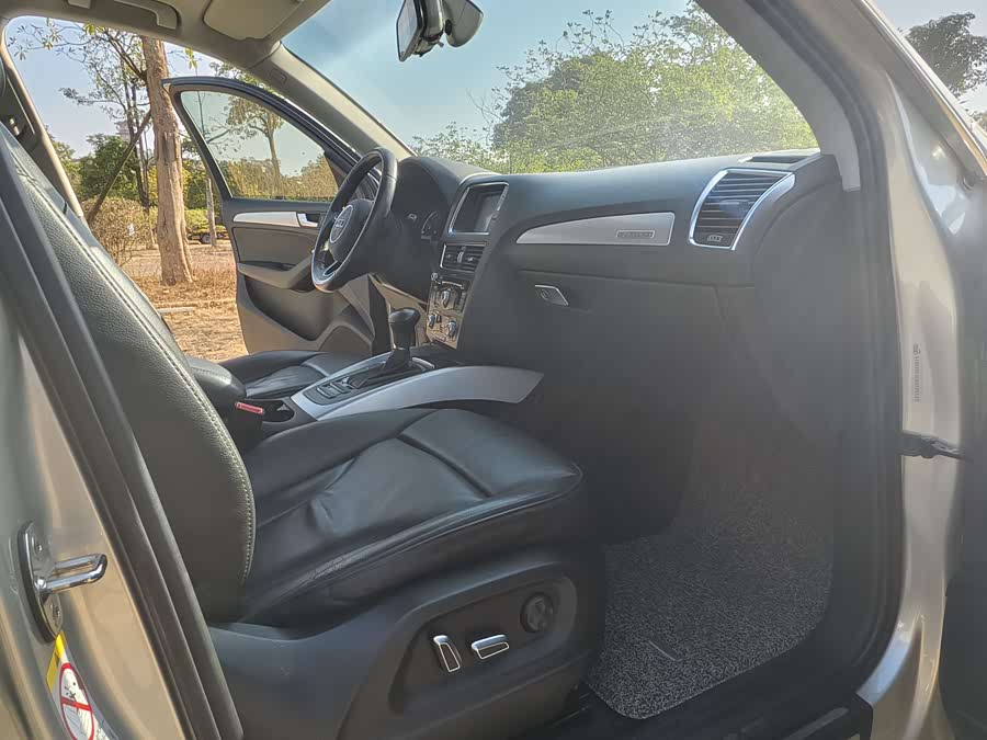 Audi Q5 2015 car image #16