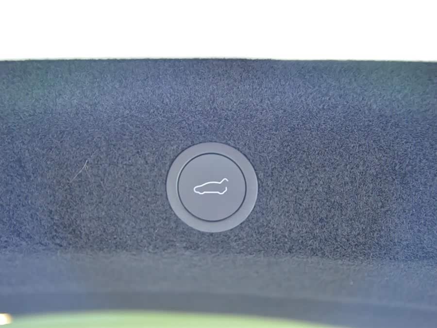 Tesla Model Y 2025 #16 Tesla Model Y 2025 car image #16