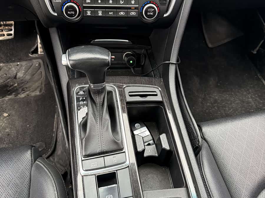 Kia K5 2019 car image #16