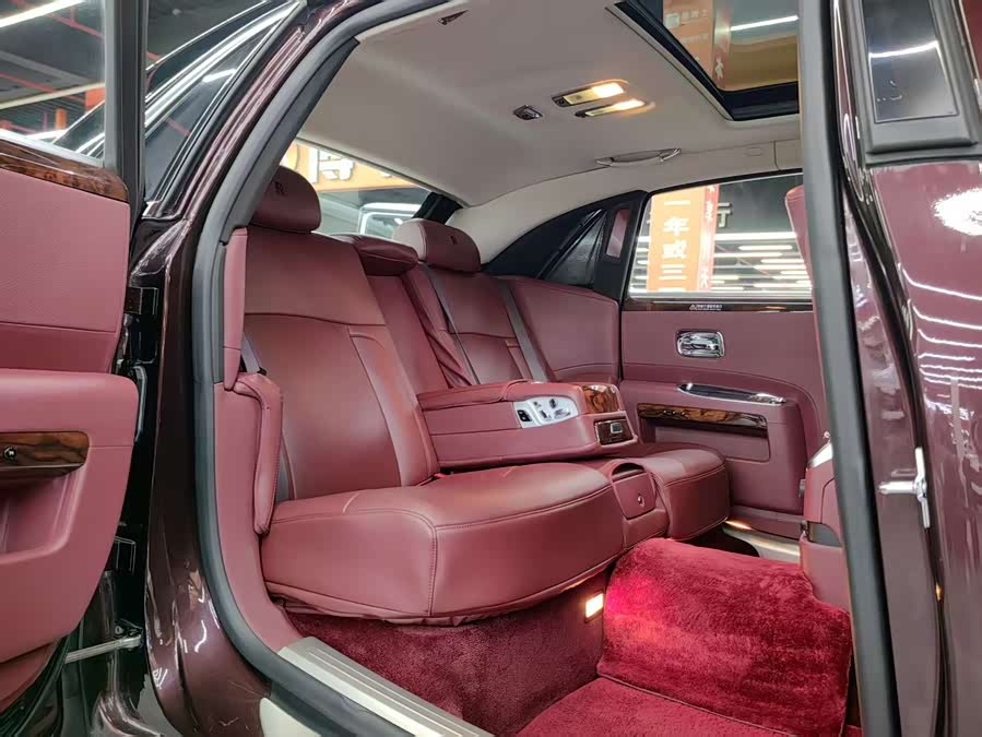 劳斯莱斯 古思特 2013 汽车图片 #16