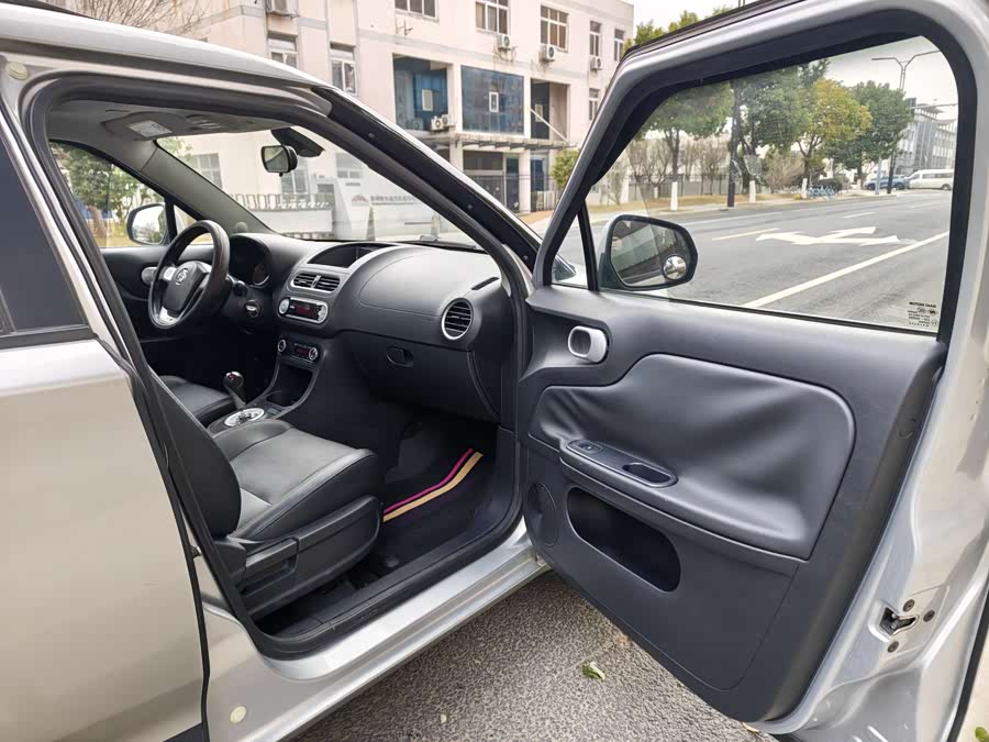 MG 3 2012 car image #16