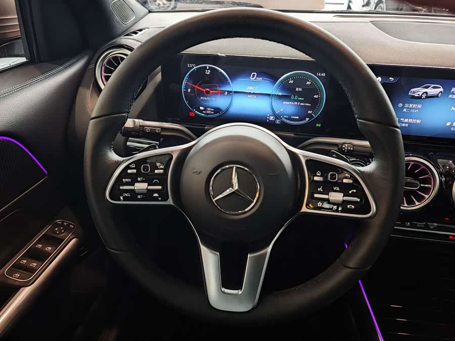 Mercedes-Benz EQA Class 2024 صورة سيارة #16