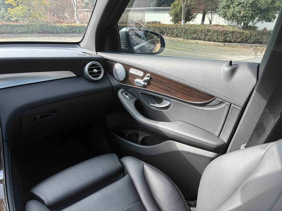 Mercedes-Benz GLC Class 2016 car image #16