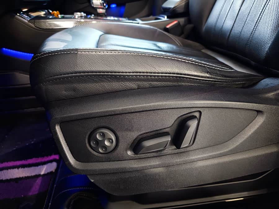 Audi Q5L 2020 car image #16