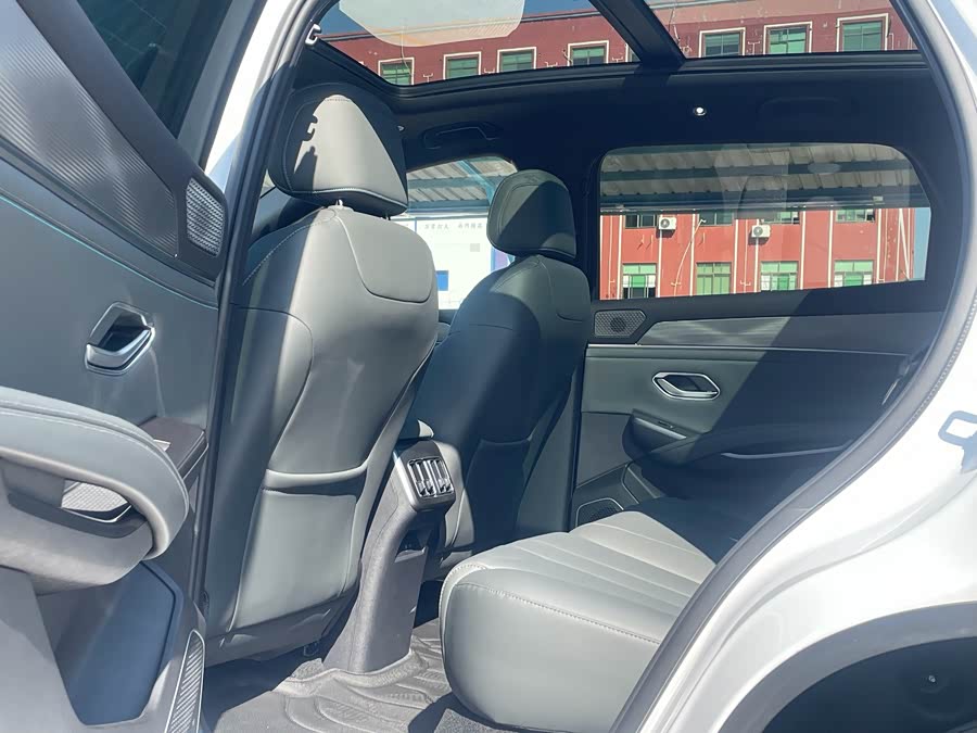 BYD SongL DM-i 2025 #16 BYD SongL DM-i 2025 car image #16