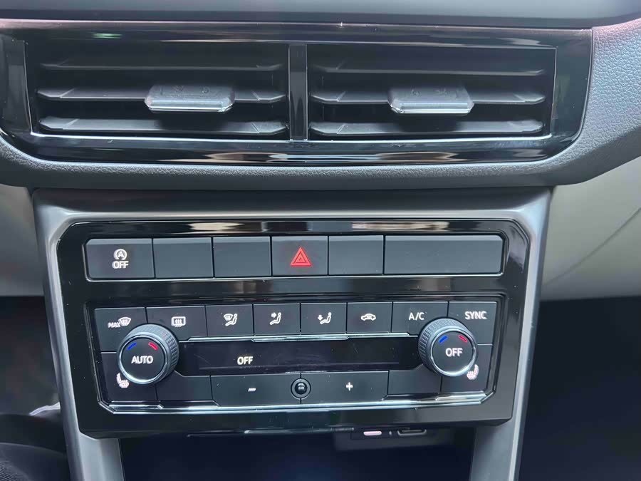 Volkswagen T-Cross 2022 car image #16