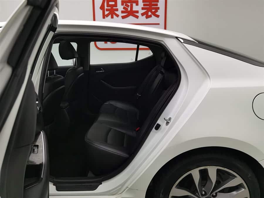 Kia K5 2015 car image #16