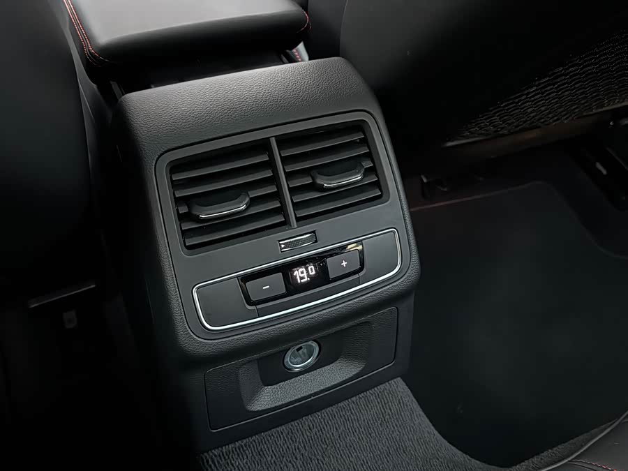 Audi RS 4 2022 immagine di auto #16