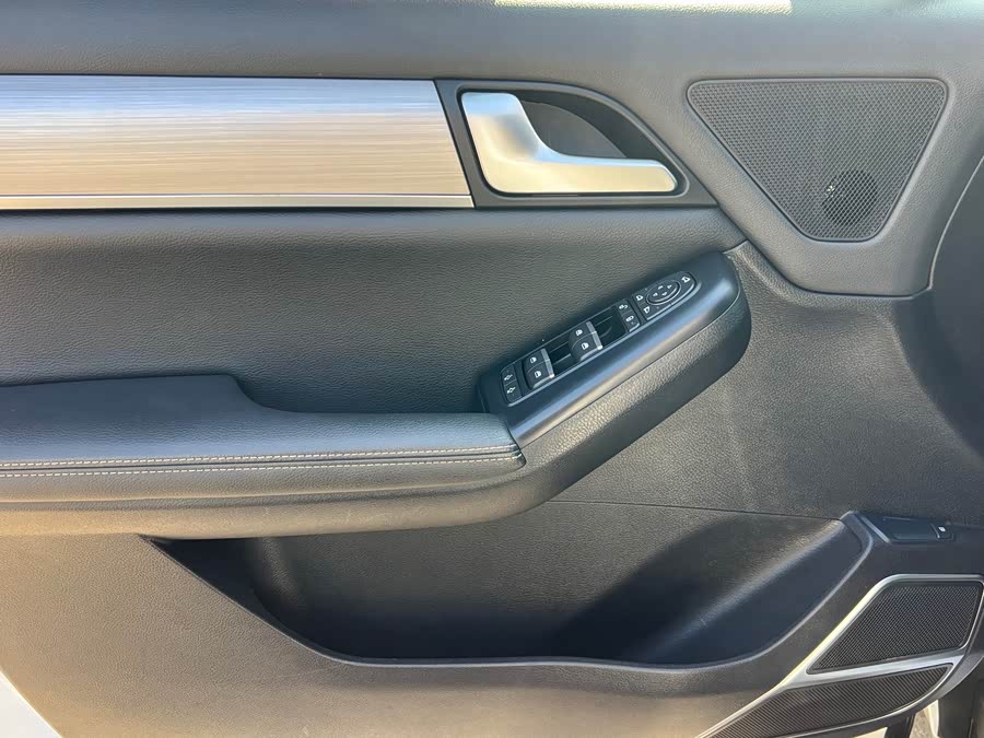 BYD Tang 2019 car image #16