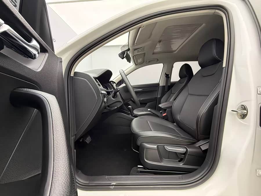 Skoda Kamiq 2021 car image #16