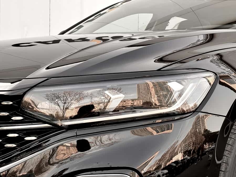 Volkswagen Passat 2025 immagine di auto #16