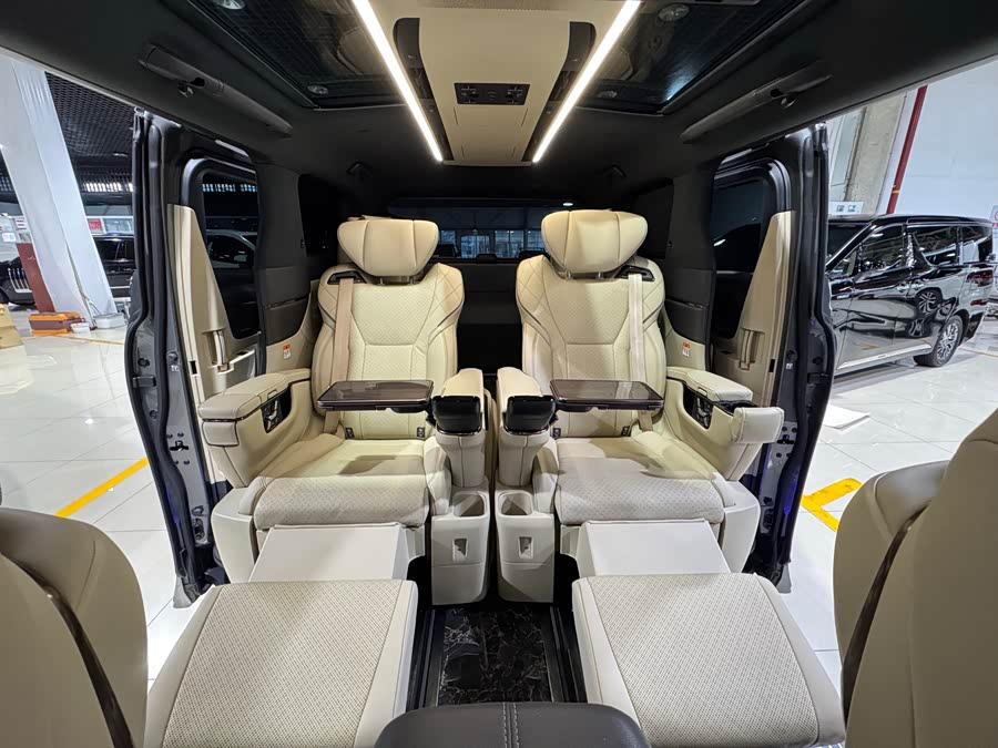 Toyota Alphard 2024 car image #16