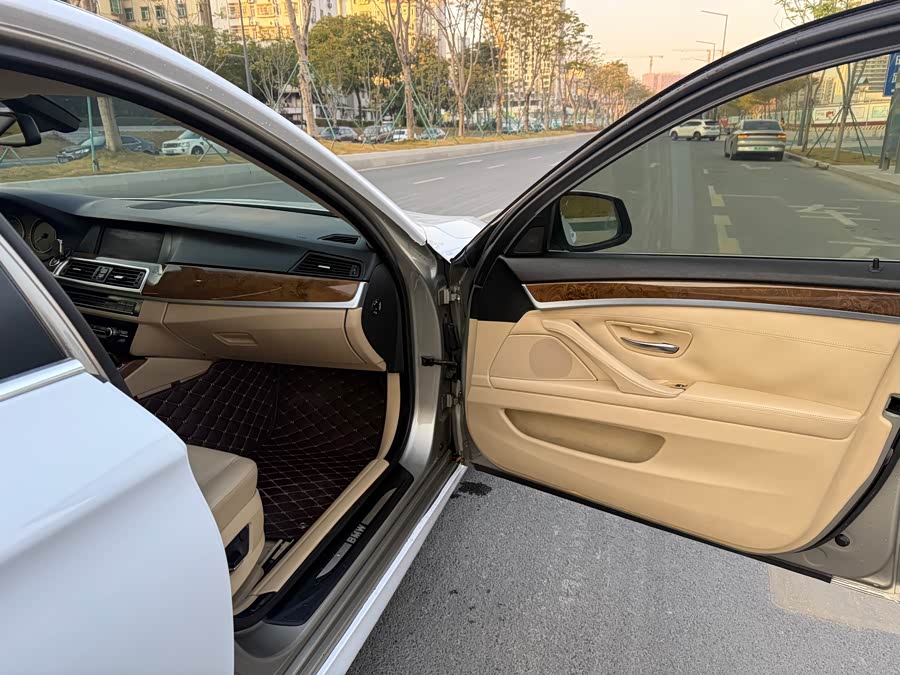 BMW 5 Series 2011 image de voiture #16