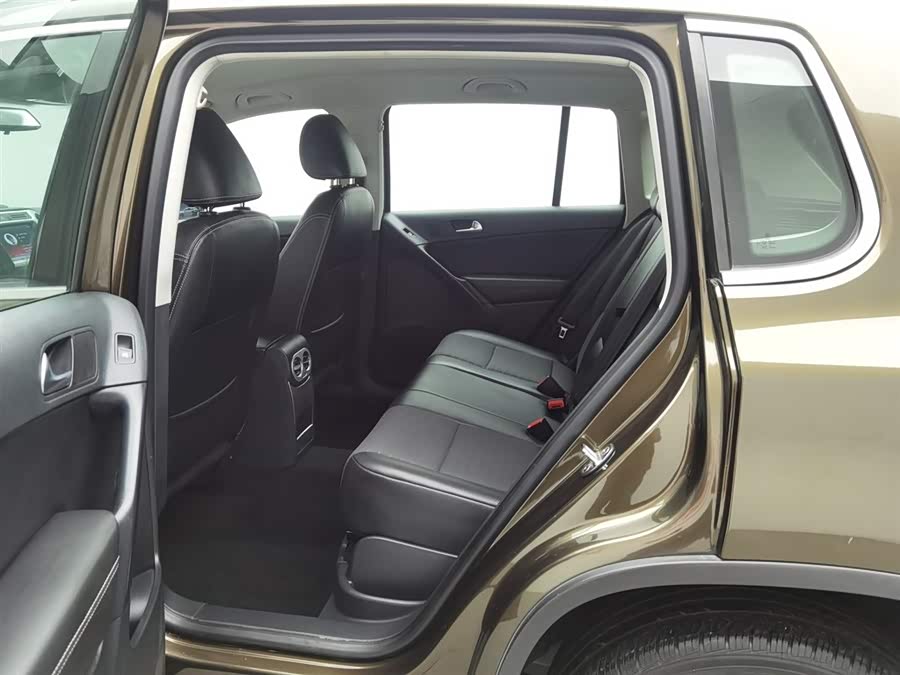Volkswagen Tiguan 2017 car image #16