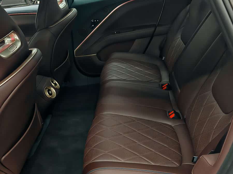 Avatr 11 2025 car image #16