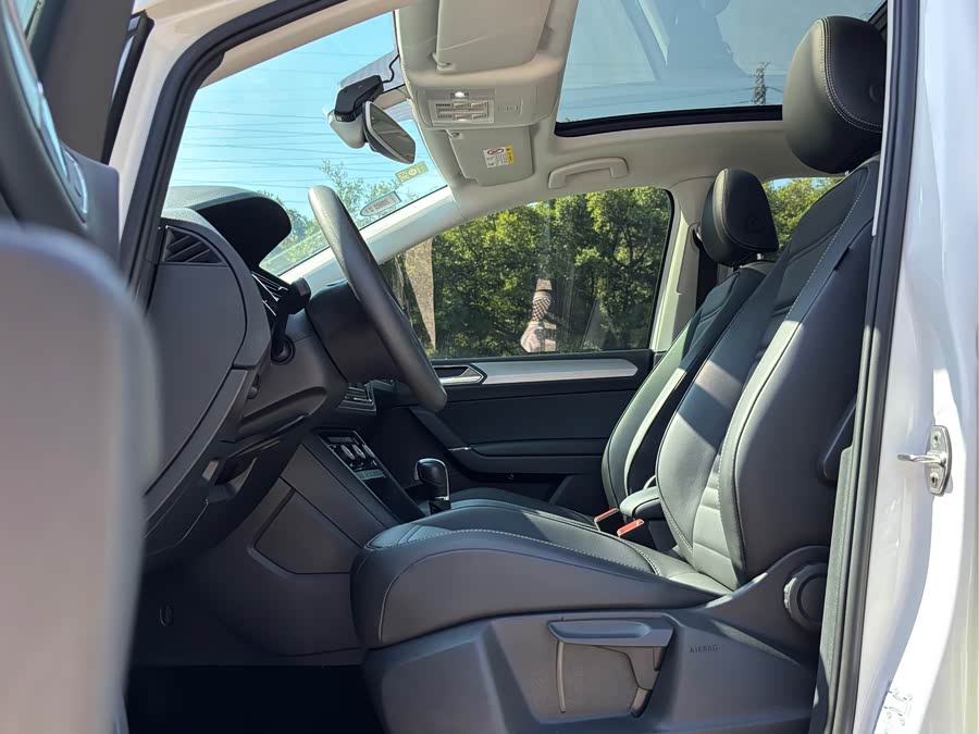 Volkswagen Touran 2019 #16 Volkswagen Touran 2019 car image #16