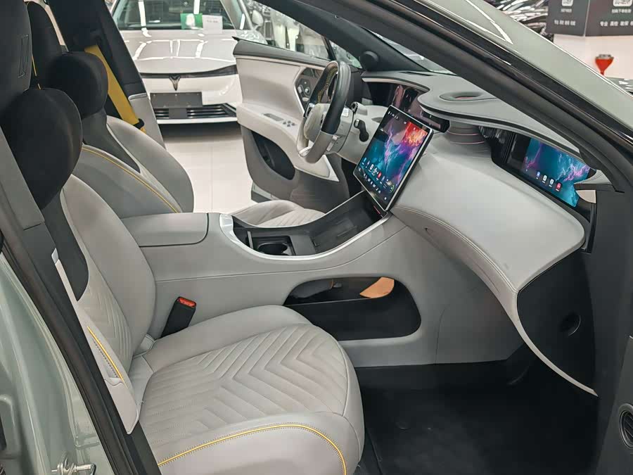 Avatr 11 2023 car image #16