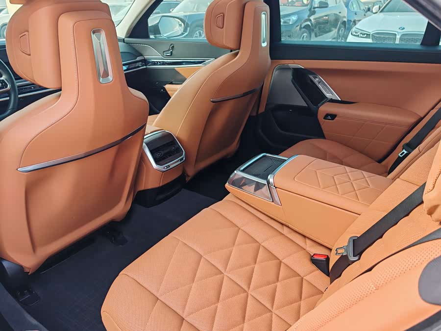 BMW i7 2024 изображение автомобиля #16