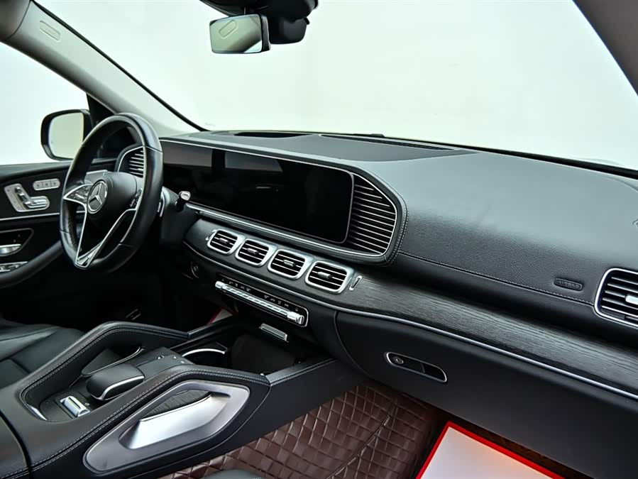 Mercedes-Benz GLE Class 2023 car image #16