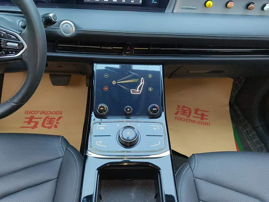 哪吒汽车 哪吒U 2022 #16 哪吒汽车 哪吒U 2022 汽车图片 #16