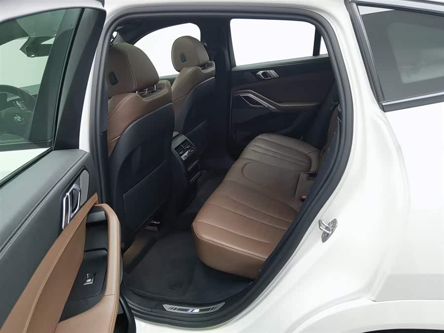 BMW X6 2022 car image #16