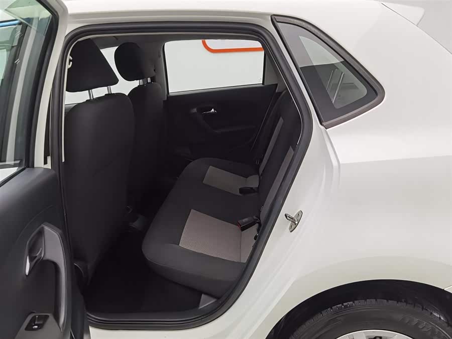 Volkswagen Polo 2016 car image #16