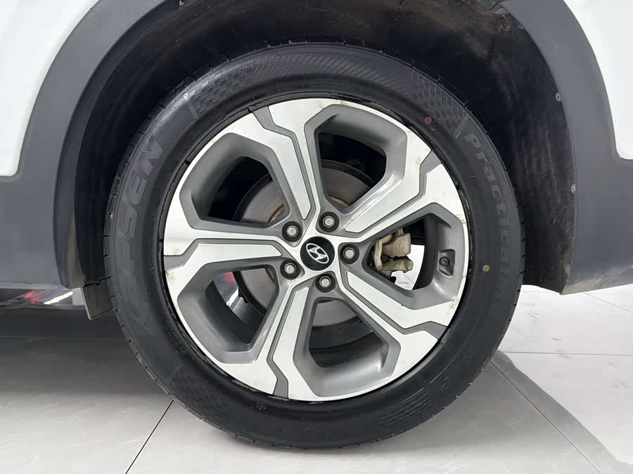 Hyundai Santa Fe 2020 car image #16