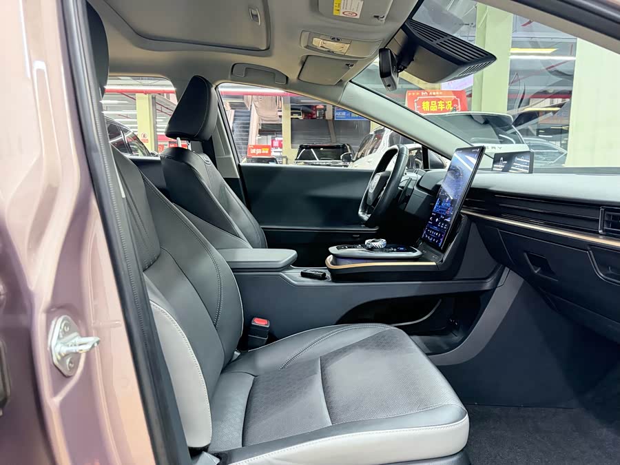 Toyota bZ3 2023 immagine di auto #16