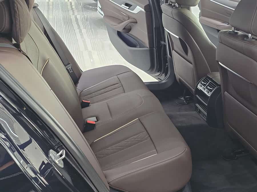 BMW 5 Series 2023 #16 BMW 5 Series 2023 car image #16