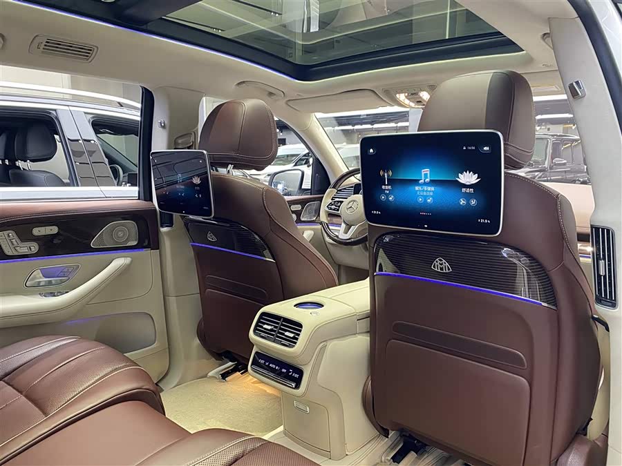 Mercedes-Benz Maybach GLS 2021 car image #16