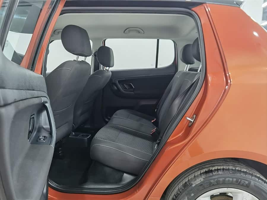 Skoda Fabia 2012 car image #16