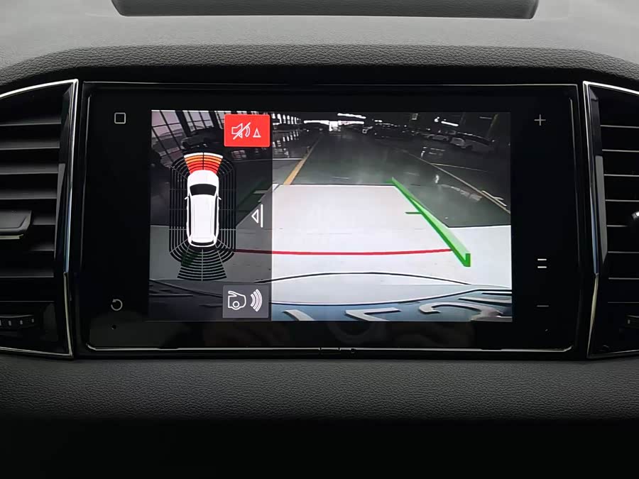 Skoda Karoq 2023 изображение автомобиля #16