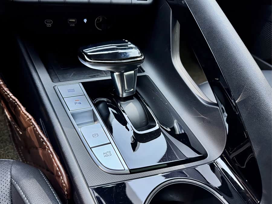 Hyundai Elantra 2025 car image #16