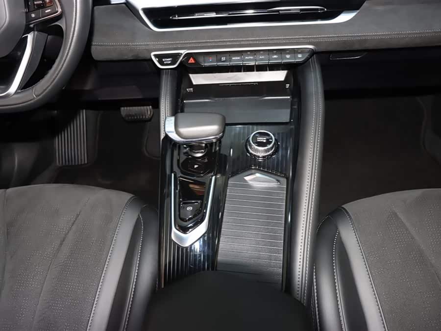 GEELY Monjaro 2024 car image #16