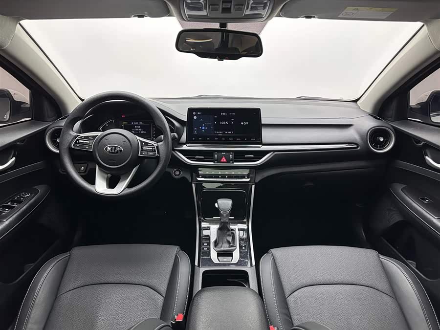 Kia K3 2019 car image #16