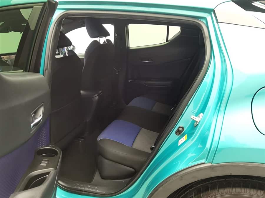 Toyota C-HR 2019 immagine di auto #16