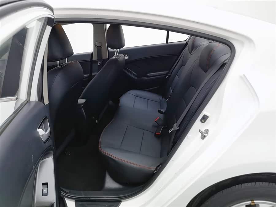 Kia K3 2016 car image #16