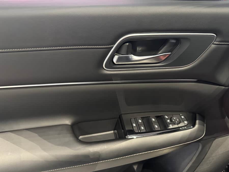Nissan Pathfinder 2024 car image #16