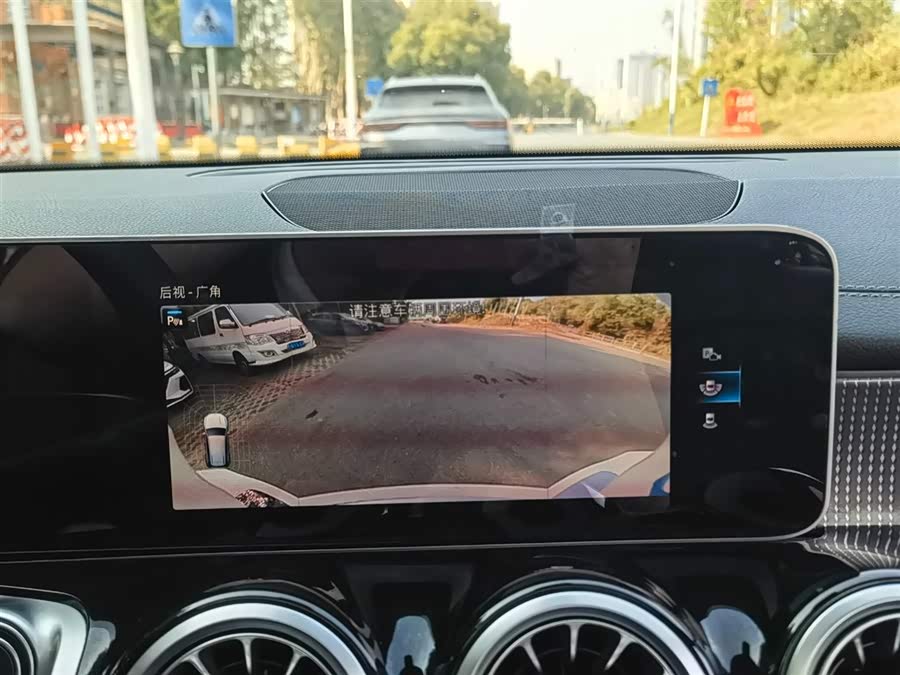 Mercedes-Benz GLB Class 2020 car image #16