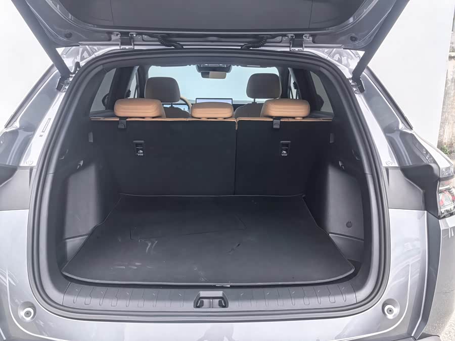 BYD SongL DM-i 2025 car image #16