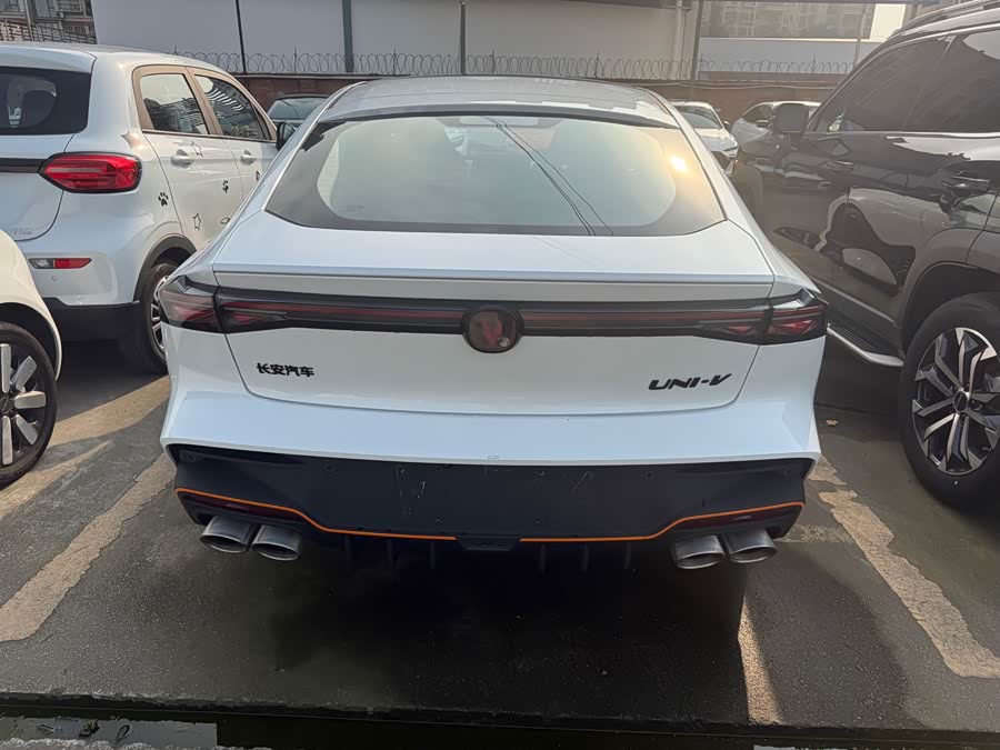 Changan UNI-V 2025 car image #16